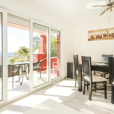 2 Bedroom Cozy Apartment In Estepona *