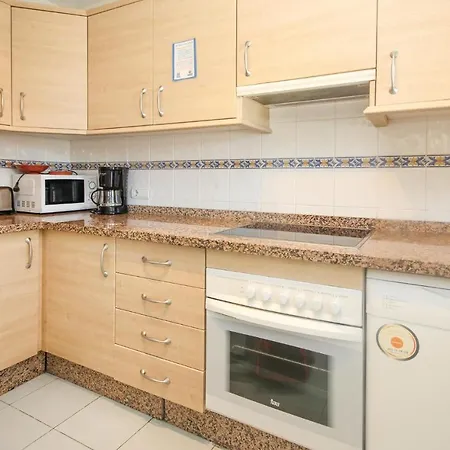 2 Bedroom Cozy Apartment In Estepona *