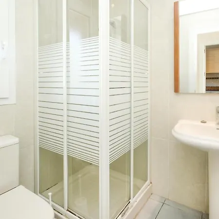 2 Bedroom Cozy Apartment In Estepona *