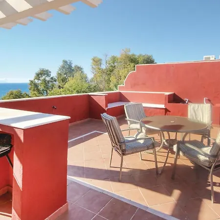 2 Bedroom Cozy In Estepona