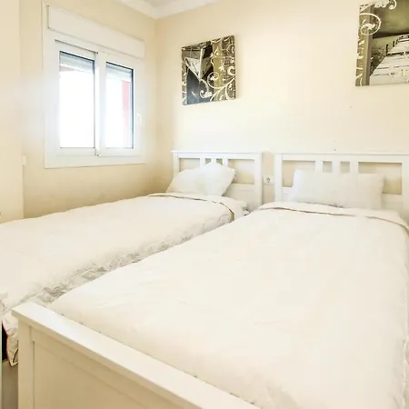 Апартаменти 2 Bedroom Cozy In Естепона