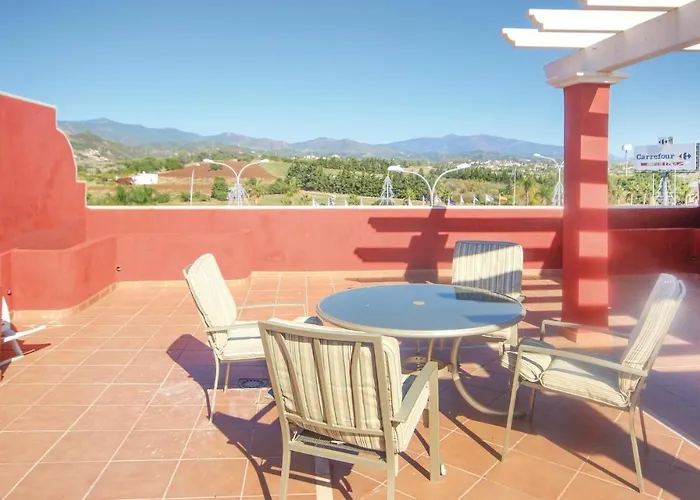 2 Bedroom Cozy In Apartamento Estepona