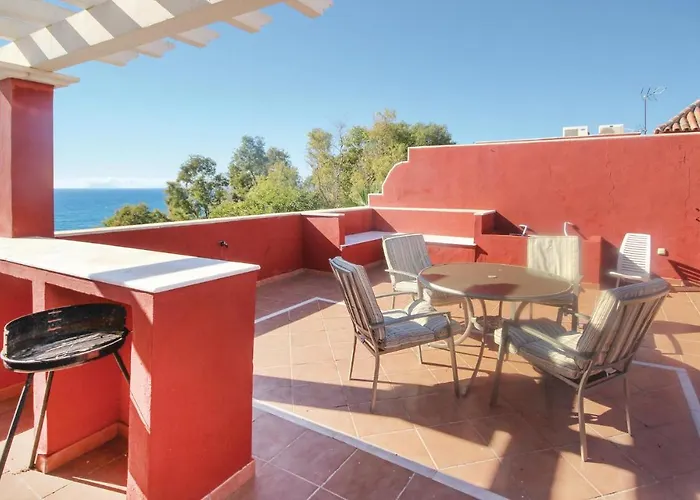 2 Bedroom Cozy In Estepona