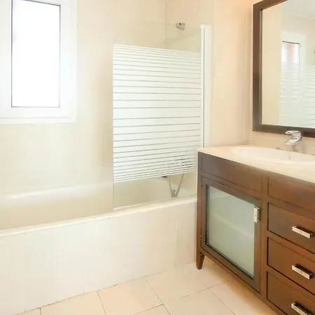 公寓 2 Bedroom Cozy In *