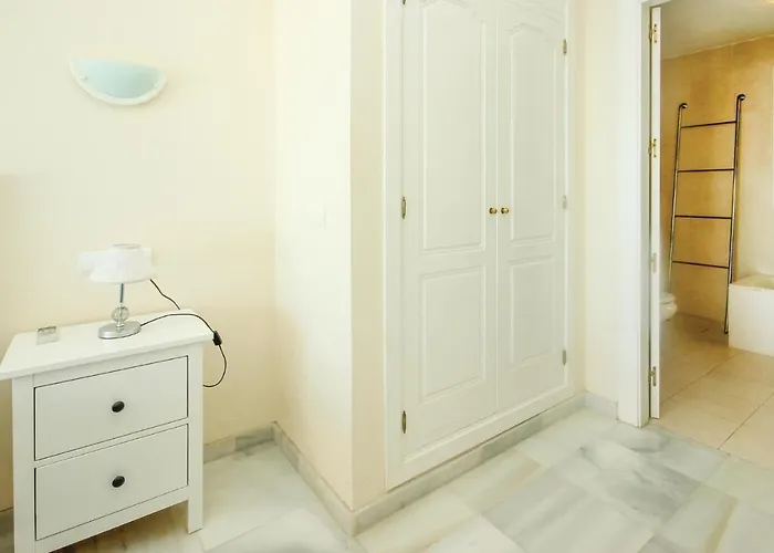 2 Bedroom Cozy In Апартаменты Эстепона